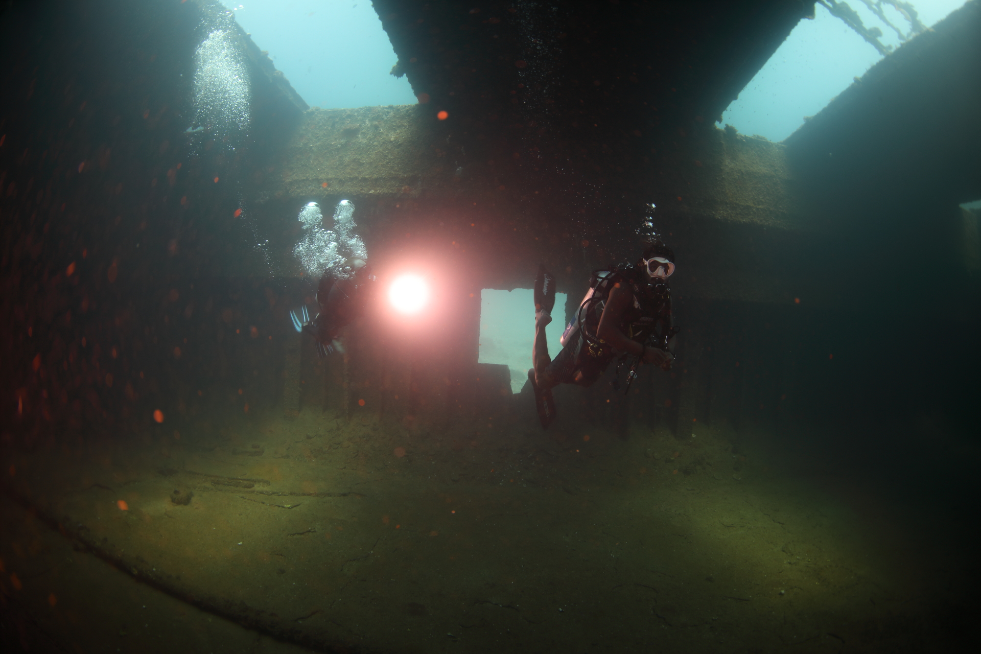 Machchfushi Wreck Inside (Apr 8, 2021)